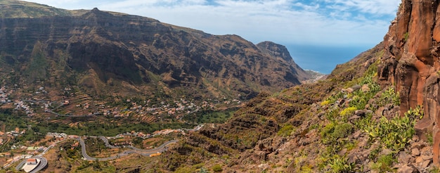 Panorámica de las vistas aéreas desde el mirador de El Palmarejo en La Gomera Islas Canarias