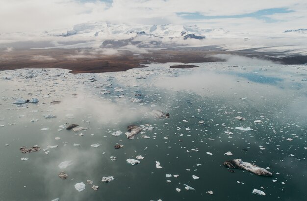 Foto panorámicas islandesas, vista aérea de la laguna glaciar