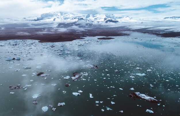 Panorámicas islandesas, vista aérea de la laguna glaciar