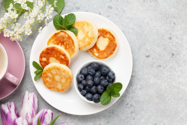 Panquecas caseiras com frutas