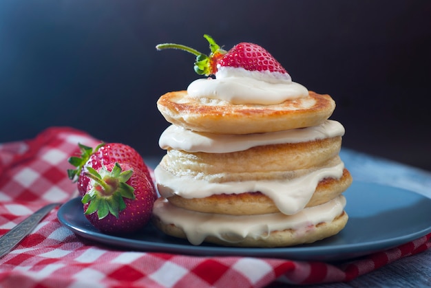 Panquecas com creme e strawbery