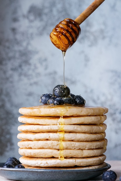 Panquecas com frutas frescas