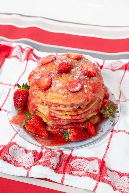 Panquecas de aveia e banana com morango