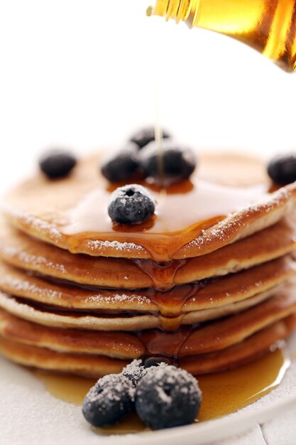 Panquecas doces com frutas vermelhas