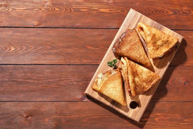 Panquecas finas da culinária russa