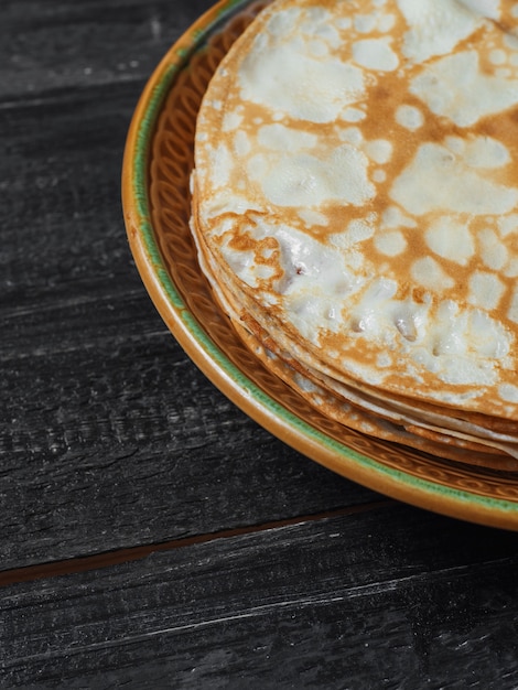 Panquecas finas tradicionais para a semana de panqueca