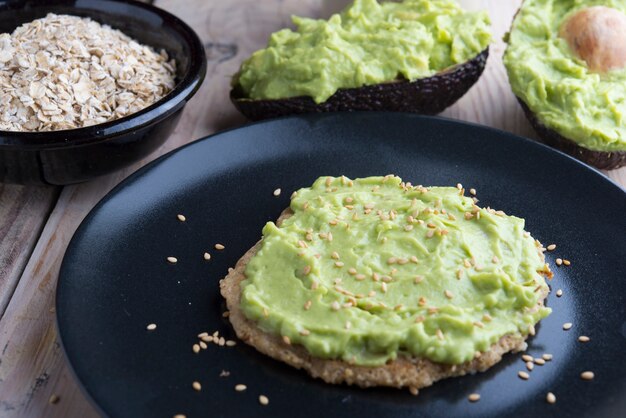 Panqueque de avena y guacamole