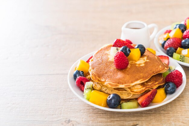 panqueque con frutas mixtas