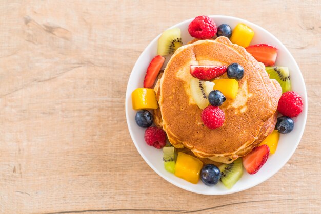 panqueque con frutas mixtas