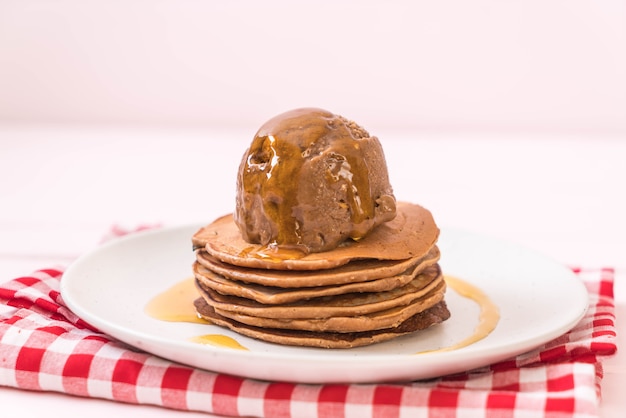 panqueque con helado de chocolate