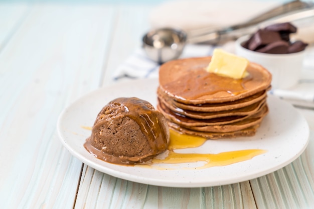 panqueque con helado de chocolate