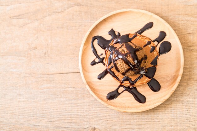 panqueque con helado de chocolate