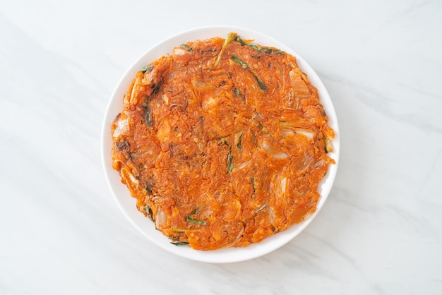 Panqueque de kimchi coreano o kimchijeon