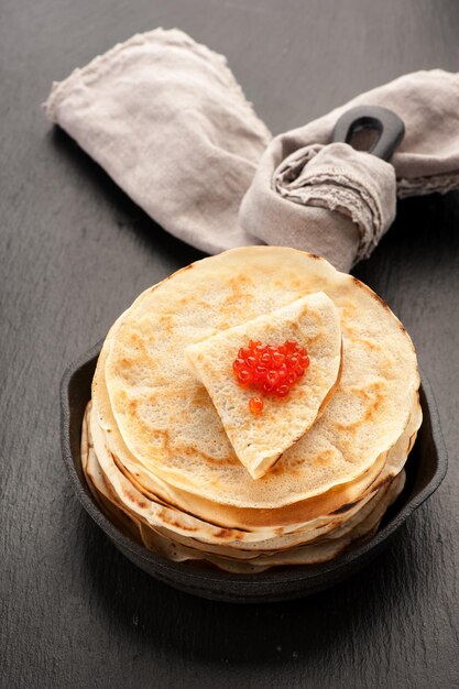 Panqueques Con Caviar Rojo