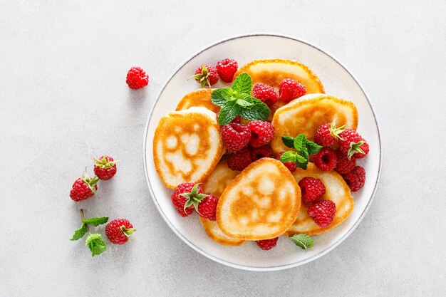 Panqueques de desayuno con frambuesa fresca