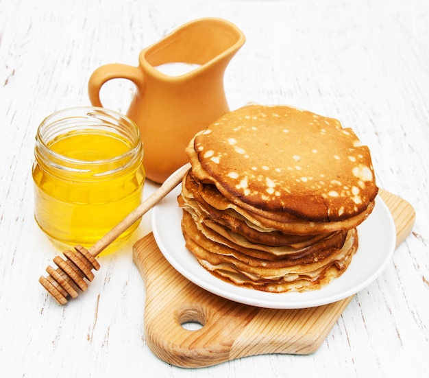 Panqueques con leche y miel.