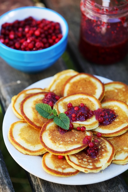 Panqueques con mermelada de arándanos