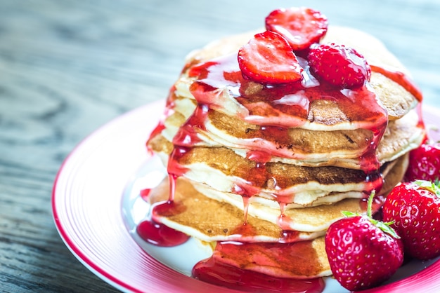 Panqueques con mermelada de fresa