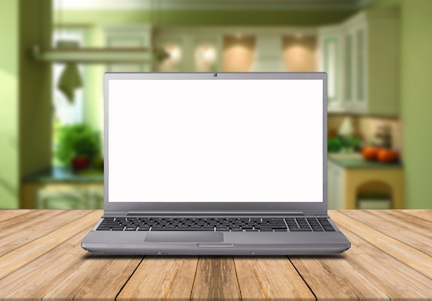 Pantalla en blanco de la computadora portátil en la mesa de madera con plantilla de maqueta de fondo de sala de oficina para su texto