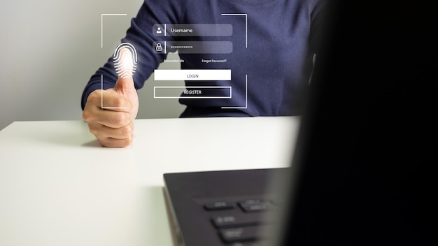 La pantalla táctil de la persona al escáner de huellas dactilares
