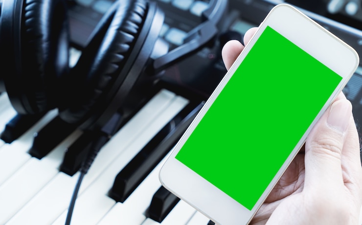 Foto pantalla de teléfono inteligente en blanco para la aplicación de music studio simulacro