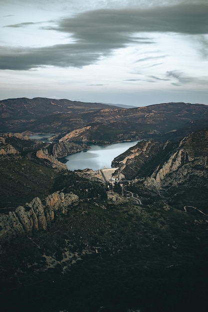 Foto pantano visto desde el aire a la hora azul