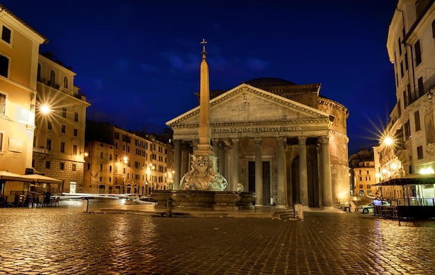 Panteão em Roma à noite, Itália