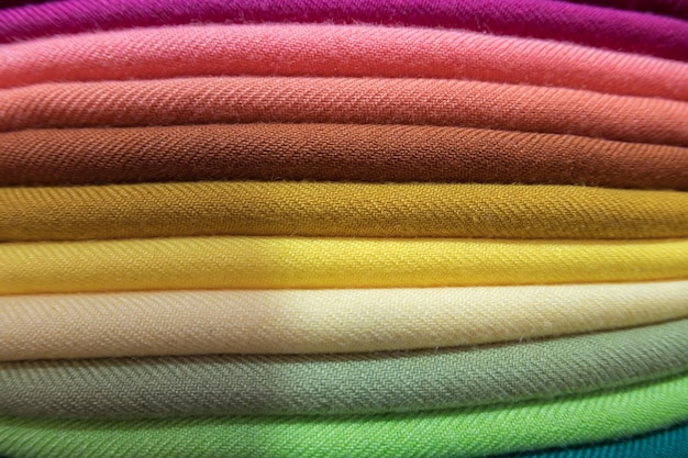 Pañuelo de tela de seda de diferentes colores