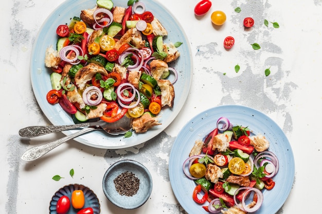 Panzanella, ensalada de pan italiano