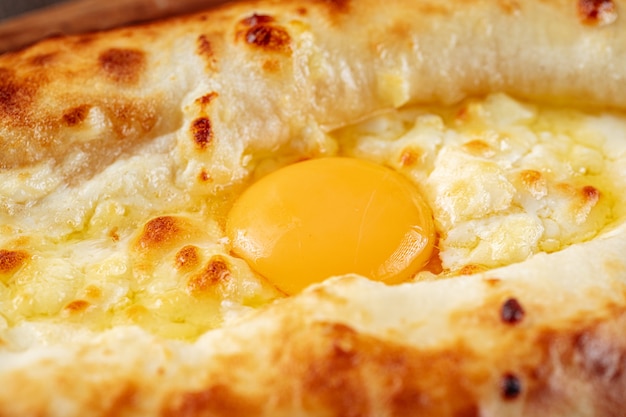 Pão adjarian khachapuri georgiano com queijo