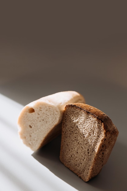 Pão caseiro acabado de cozer Close-up de pão integral