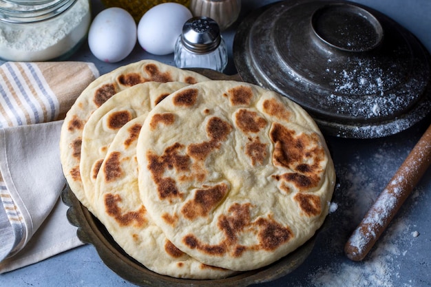 Pão caseiro estilo turco Bazlama