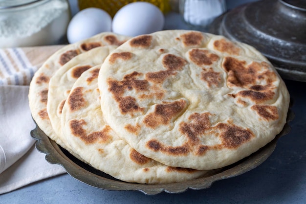 Pão caseiro estilo turco Bazlama