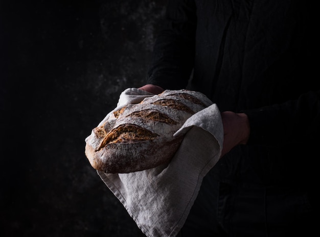 Pão caseiro fresco com crosta crocante