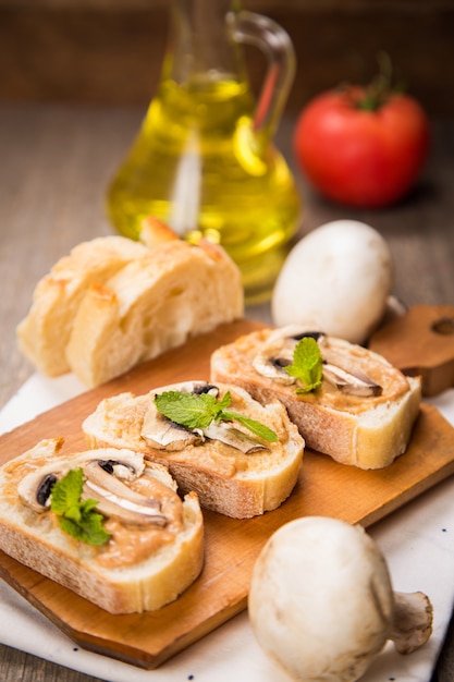 Pão com cogumelos