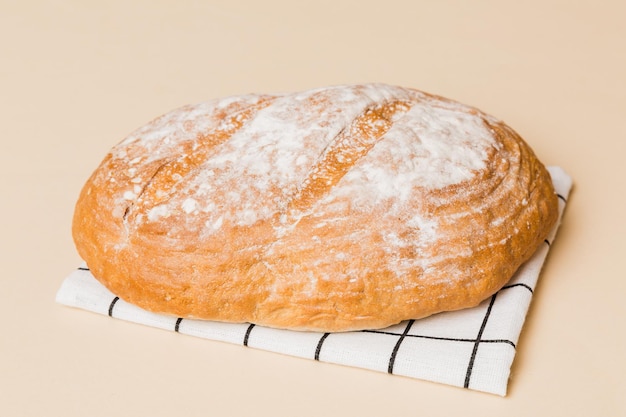 Pão crocante caseiro fresco na vista superior do guardanapo Pão ázimo saudável Pão francês Vista superior Produtos de padaria