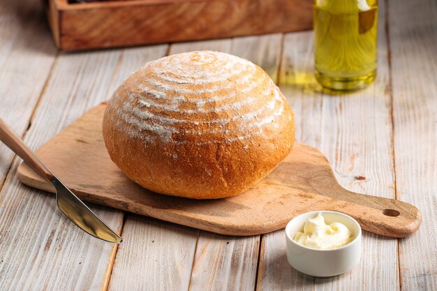 Pão de azeite na mesa de madeira