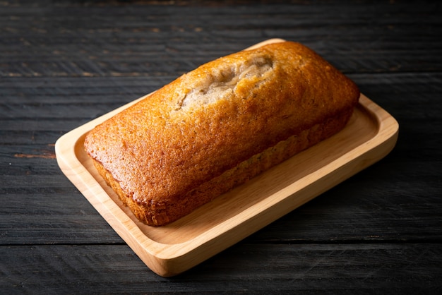 Pão de banana caseiro ou bolo de banana fatiado