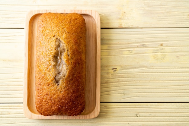 Pão de banana caseiro ou bolo de banana fatiado