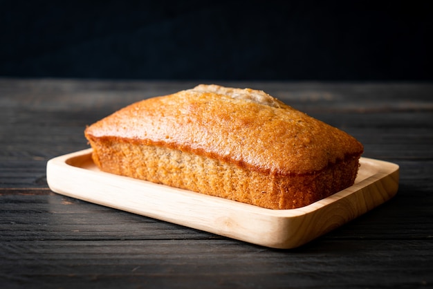 Pão de banana caseiro ou bolo de banana fatiado