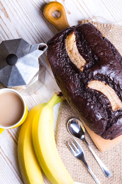 Foto pão de banana e café