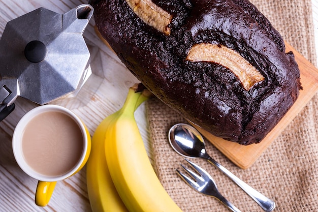 Foto pão de banana e café