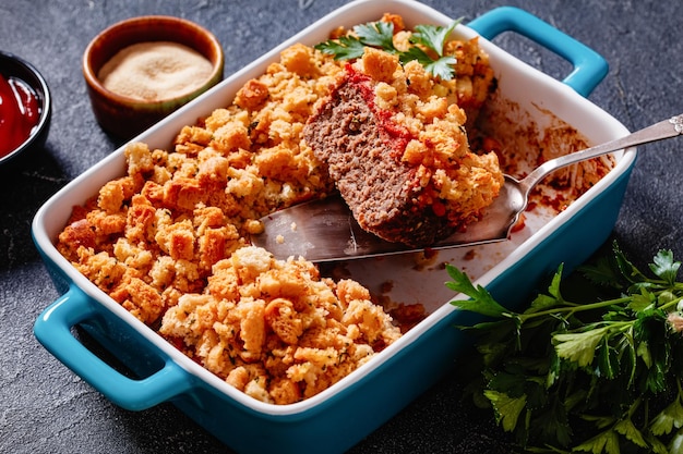 Foto pão de carne e recheio casserole jantar de carne moída