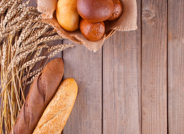 Pão de centeio com cereais e sementes de fundo