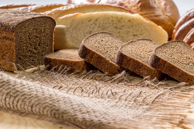 Pão de centeio e pão longo branco