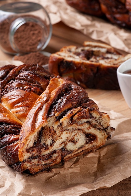 Pão de chocolate recheado com creme de avelã