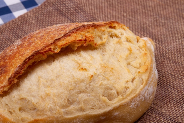 pão de close-up com uma crosta apetitosa