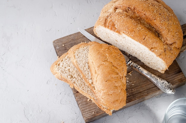 Pão de farelo integral recém-assado