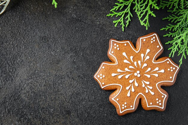 Pão de gengibre, biscoitos pintados à mão, cartão de Natal, ano novo, doces caseiros, sobremesa