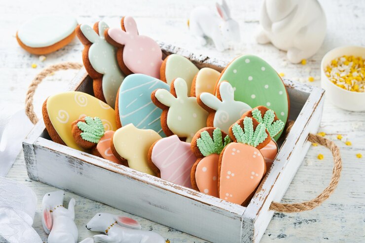 Pão de gengibre caseiro de páscoa coelhos cenouras galinhas e ovos biscoitos de confeiteiro Feriado festivo conceito de comida doce Páscoa cozimento ou ideia de decoração Conceito de férias de fundo branco com espaço de cópia